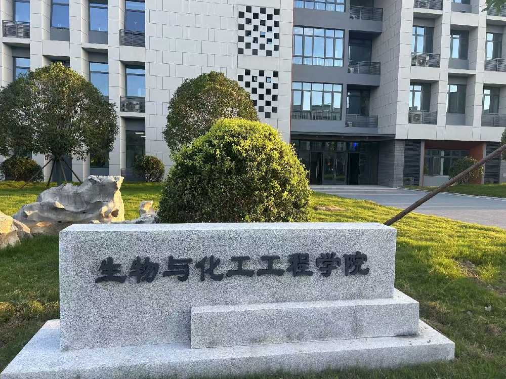 神农架林区扬州职业大学体育场高杆灯项目